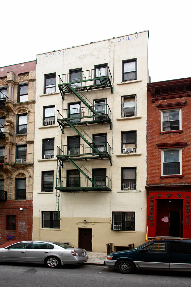 160 Henry St in New York, NY - Building Photo - Building Photo