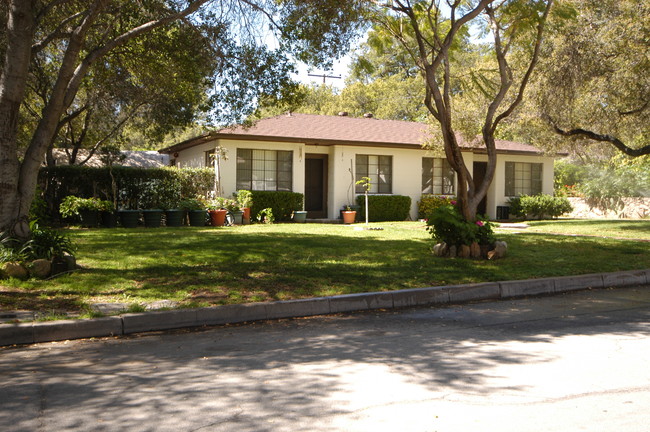 1028-1030 Laurel Rd in Santa Paula, CA - Building Photo - Building Photo