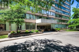 3227 King St E in Kitchener, ON - Building Photo - Building Photo