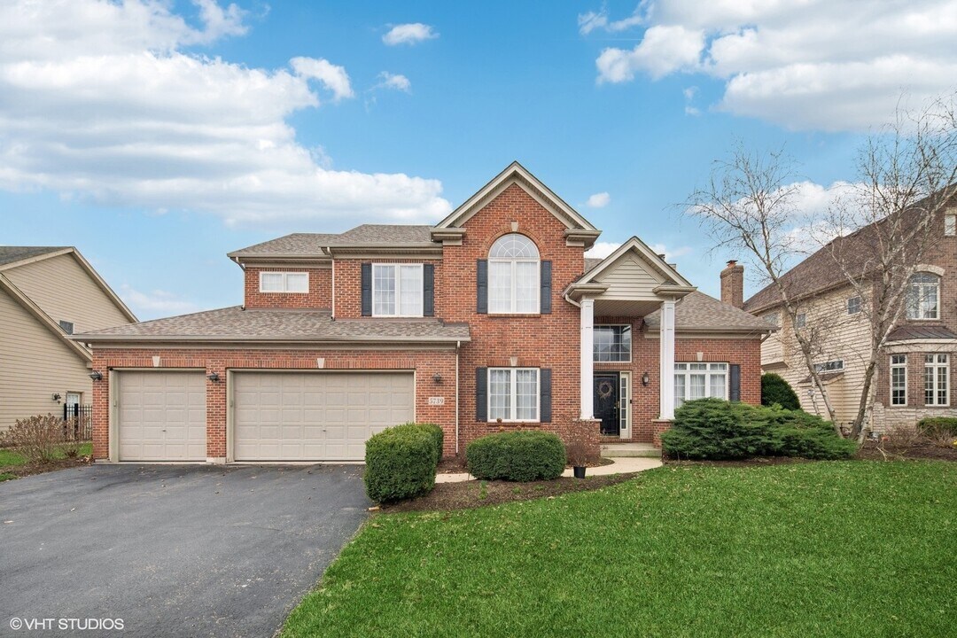 5739 Rosinweed Ln in Naperville, IL - Building Photo