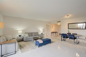 181 Crandon Blvd in Key Biscayne, FL - Building Photo - Building Photo