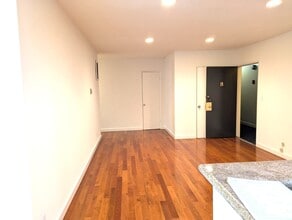 1533 Hi Point St in Los Angeles, CA - Building Photo - Building Photo