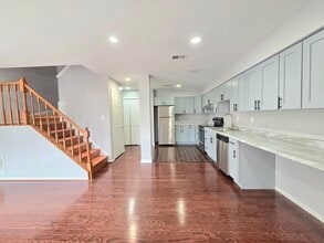 5903 Havener House Way in Centreville, VA - Foto de edificio - Building Photo