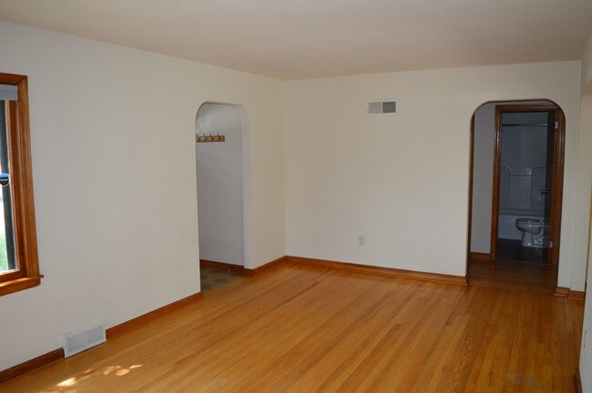 7014 University Ave in Middleton, WI - Foto de edificio - Building Photo