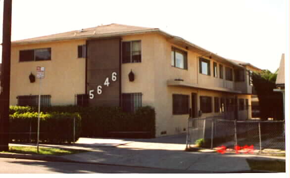 5646 Fountain Ave in Los Angeles, CA - Foto de edificio - Building Photo