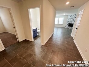 6014 Foster Bend in San Antonio, TX - Building Photo - Building Photo