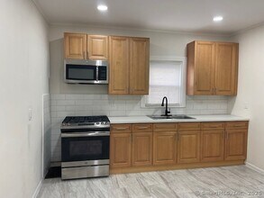 90 Waterville St in Waterbury, CT - Foto de edificio - Building Photo