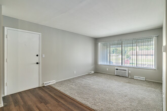 Harris & Cross Apartments in Ypsilanti, MI - Building Photo - Interior Photo