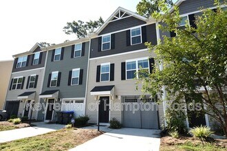 49 Manilla Cir in Hampton, VA - Building Photo - Building Photo
