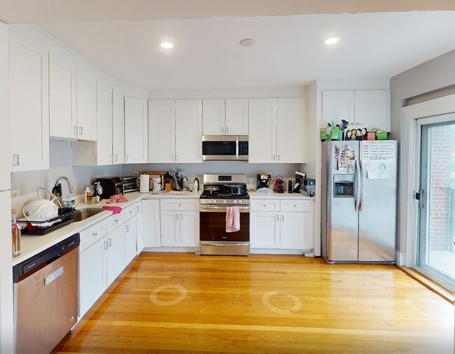 190 Kelton St, Unit 3 in Boston, MA - Foto de edificio - Building Photo