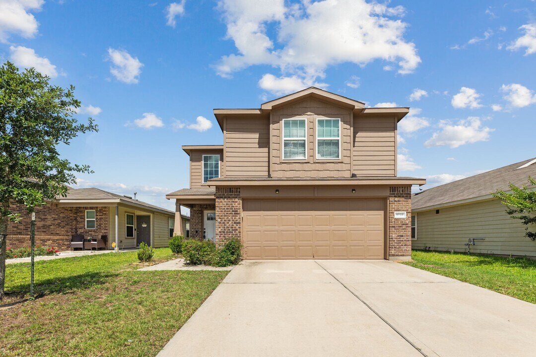 5710 Pampus Prairie Rd in Park Row, TX - Building Photo