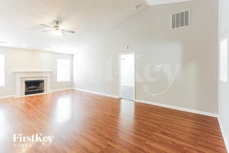 15572 Dry Creek Rd in Noblesville, IN - Foto de edificio - Building Photo