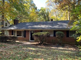 806 Woodland Ave in Chapel Hill, NC - Building Photo