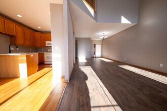 15819 Porchlight Ln in Eden Prairie, MN - Building Photo - Building Photo