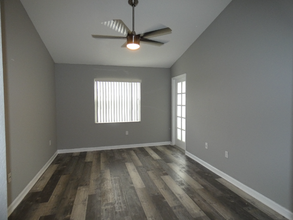 2850 N Oakland Forest Dr in Fort Lauderdale, FL - Building Photo - Building Photo