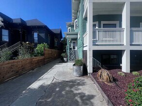 1301 Adeline St in Oakland, CA - Foto de edificio - Building Photo