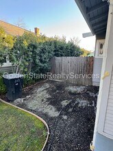 329 Pleasant St in Roseville, CA - Building Photo - Building Photo