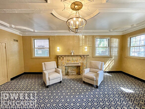 2500 N Sawyer Ave, Unit 1B in Chicago, IL - Building Photo - Building Photo