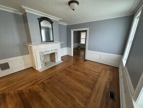 1556 Virginia St E in Charleston, WV - Foto de edificio - Building Photo