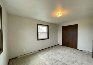 1352 W Hiawatha Dr in Appleton, WI - Building Photo - Building Photo