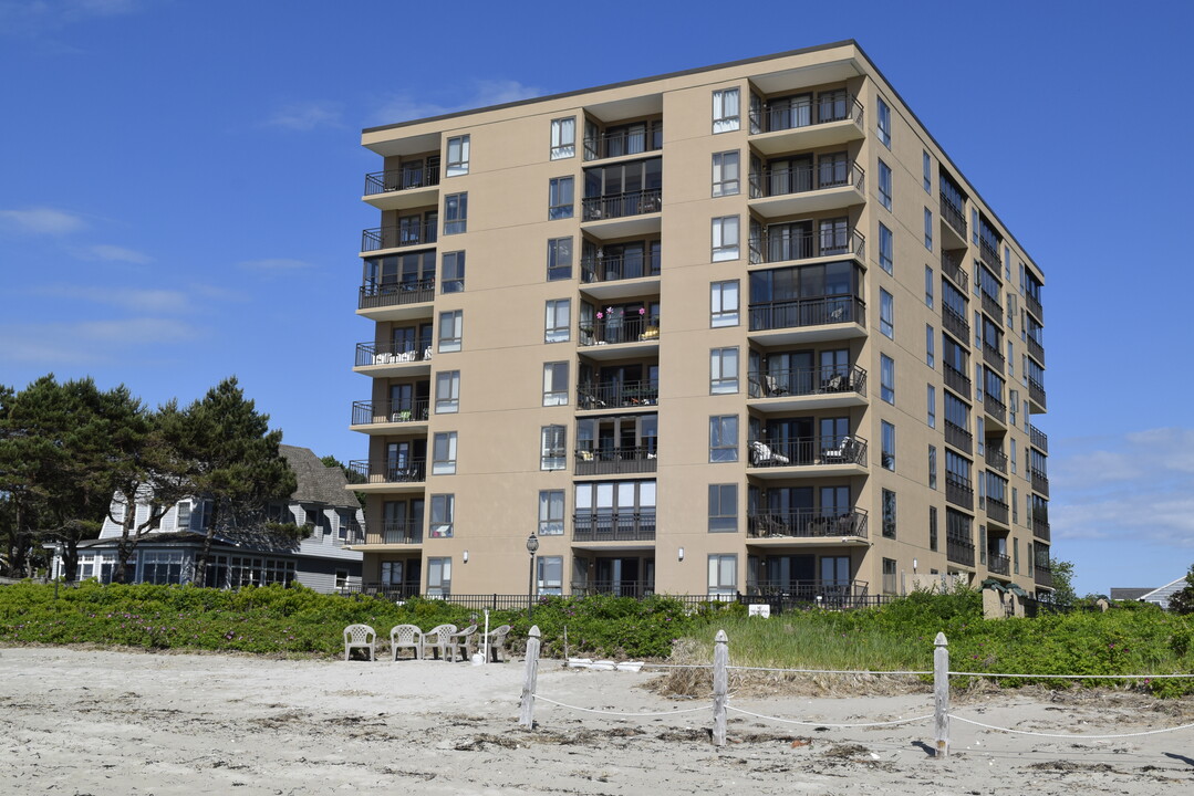 205 E Grand Ave, Unit 3B in Old Orchard Beach, ME - Foto de edificio