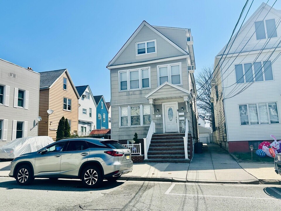 46 Garretson Ave in Bayonne, NJ - Building Photo