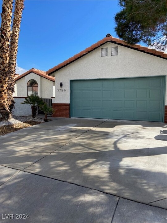 3756 Longs Peak Ct in Las Vegas, NV - Foto de edificio