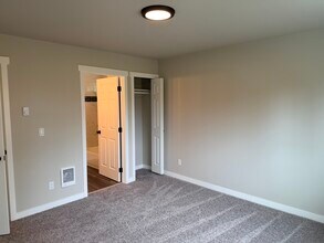 4937 Sleater Kinney Rd NE in Olympia, WA - Building Photo - Building Photo