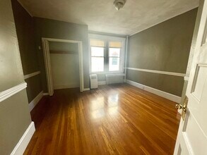 148 Strathmore Rd, Unit 1 in Boston, MA - Foto de edificio - Building Photo