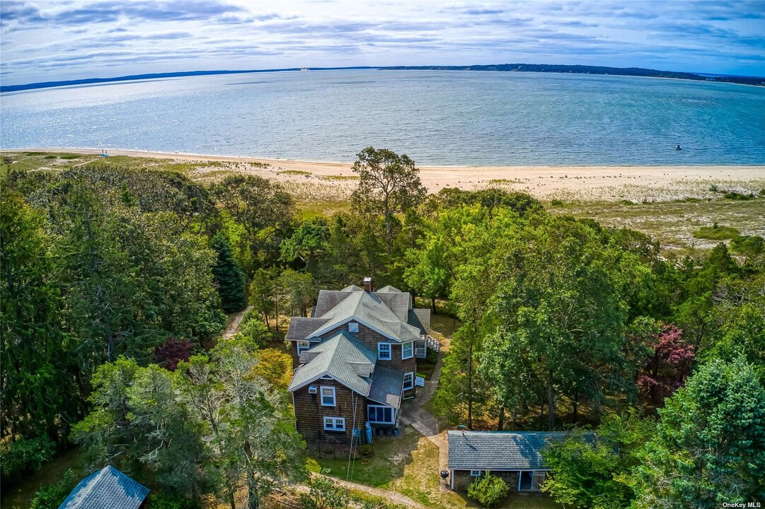 1695 Old Wood Path in Southold, NY - Building Photo