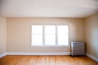 1720 E Newton Apartments in Shorewood, WI - Building Photo - Building Photo