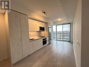 5858 Yonge St in Toronto, ON - Building Photo - Building Photo