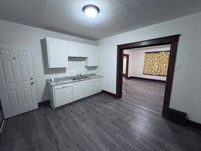 650 W 3rd St in Niles, OH - Foto de edificio - Building Photo