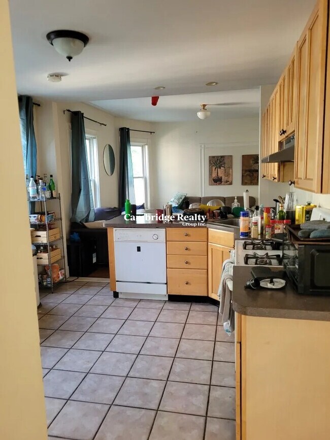 12 Cutter Ave, Unit A in Somerville, MA - Building Photo - Building Photo