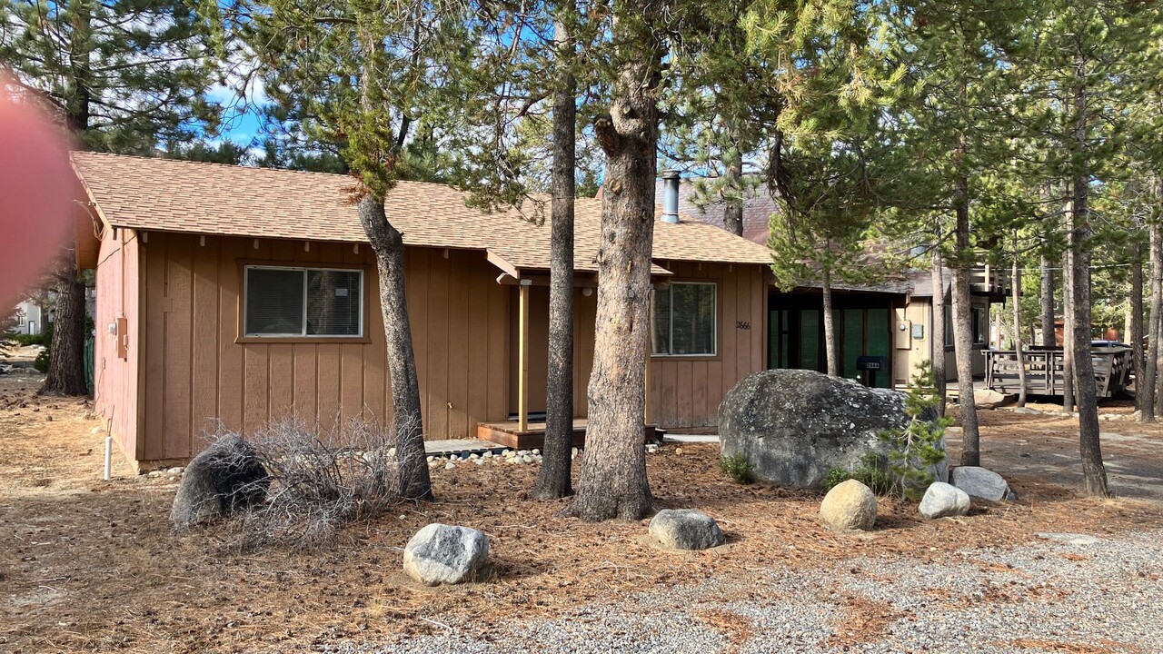 2666 Lipan St in South Lake Tahoe, CA - Building Photo