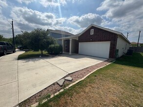 8607 ROCK Mdw in Converse, TX - Building Photo - Building Photo