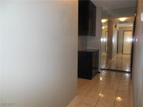 2557 Boise St in Las Vegas, NV - Building Photo - Building Photo