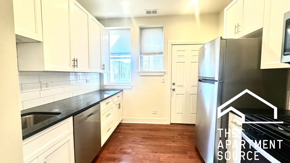 1159 W Lunt Ave in Chicago, IL - Building Photo