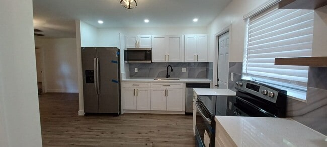 2889 SW 19th Pl in Fort Lauderdale, FL - Foto de edificio - Building Photo