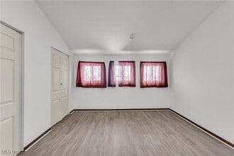 3292 W 105th St in Cleveland, OH - Building Photo - Building Photo