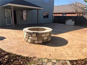 227 Mossy Rock Dr in Hutto, TX - Building Photo - Building Photo