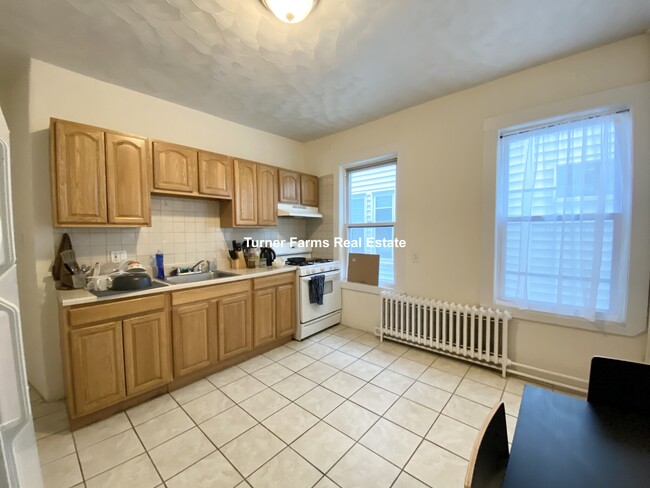 14 Elder St, Unit 1 in Boston, MA - Building Photo - Building Photo