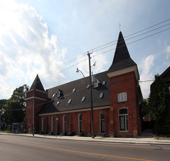 200 Annette St in Toronto, ON - Building Photo - Primary Photo