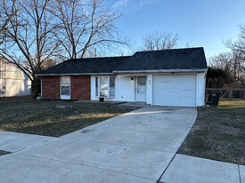 98 Stewart Ln in Germantown, OH - Building Photo