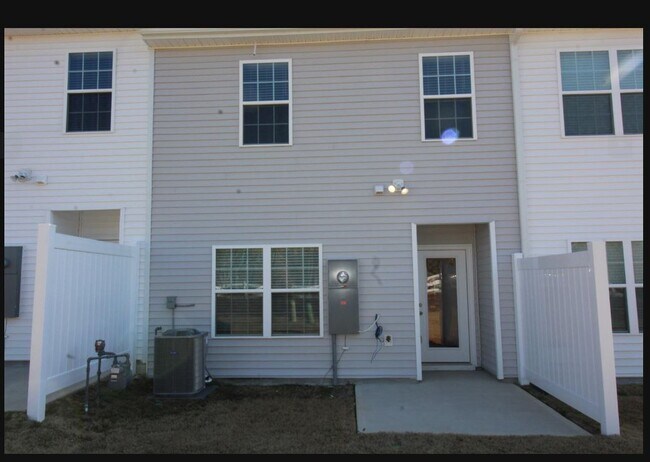 119 Leo St in Angier, NC - Foto de edificio - Building Photo