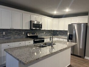 605 Hillcrest St in Pleasant Hill, MO - Building Photo - Building Photo