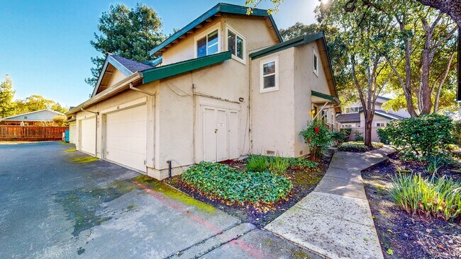 6462 Meadow Pines Ave in Rohnert Park, CA - Building Photo - Building Photo