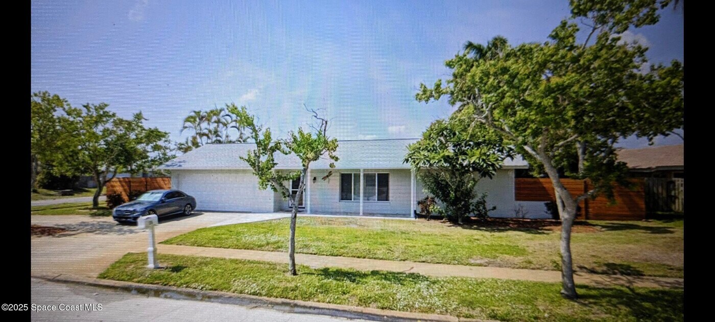 215 Artemis Blvd in Merritt Island, FL - Building Photo
