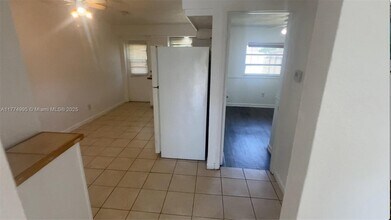 5737 Hayes St in Hollywood, FL - Foto de edificio - Building Photo