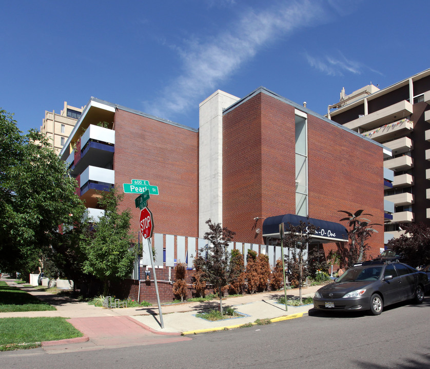 Fiesta Apartments in Denver, CO - Foto de edificio